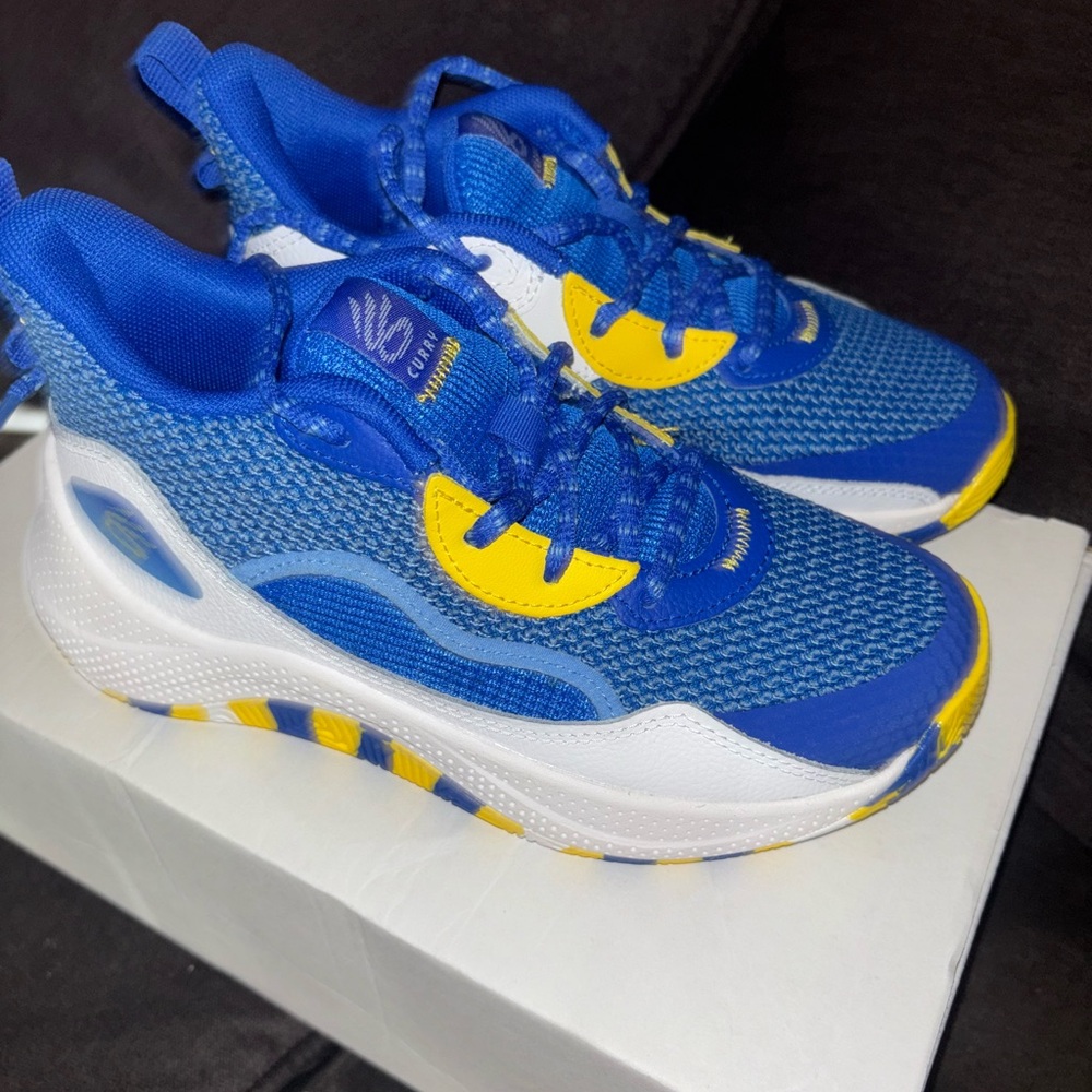 Brand new curry never worn